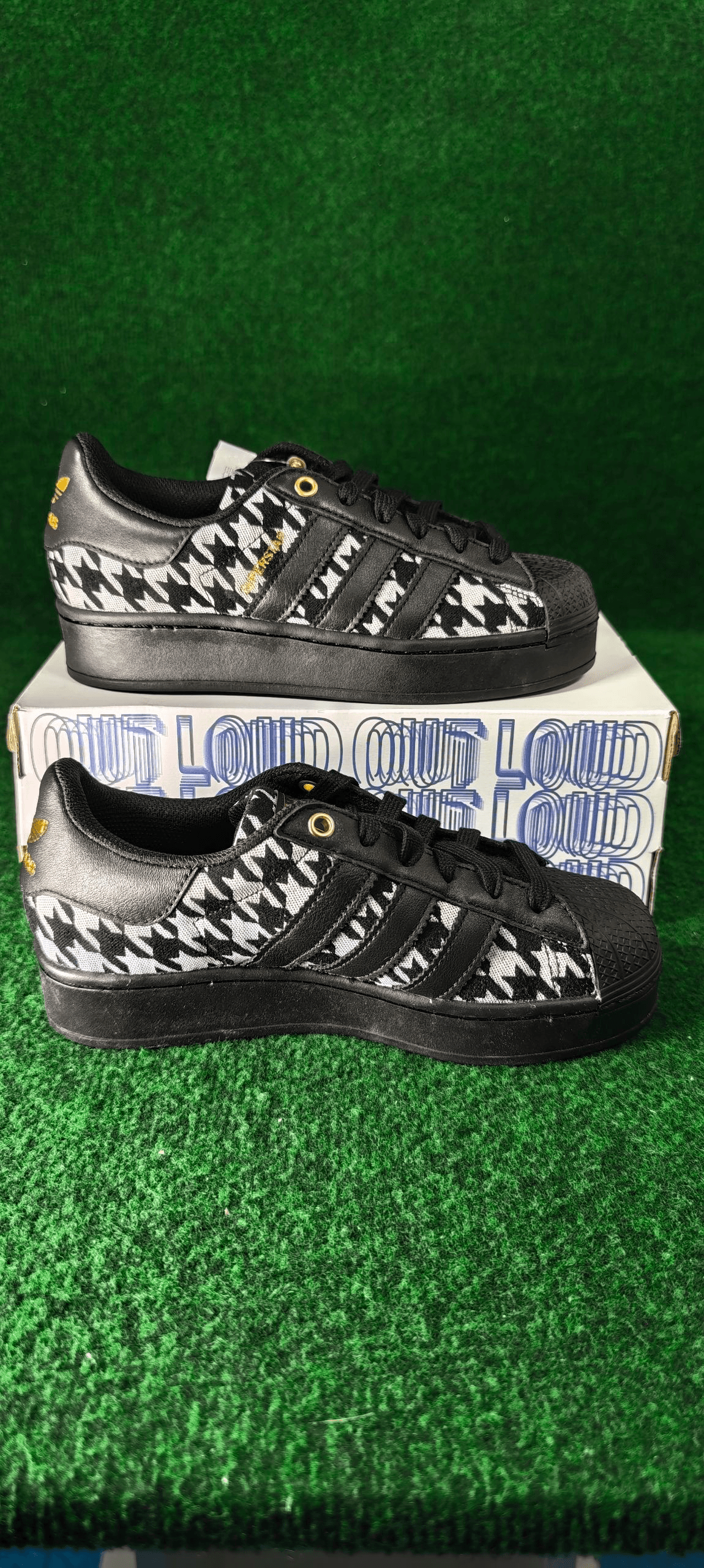 Adidas Superstar Bold W – Noir / Blanc / Détails dorés