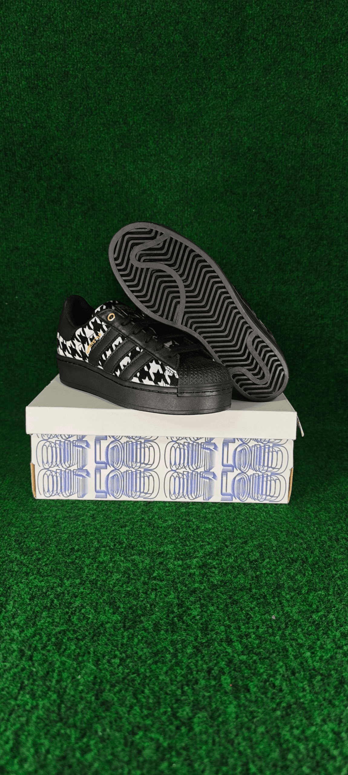Adidas Superstar Bold W – Noir / Blanc / Détails dorés