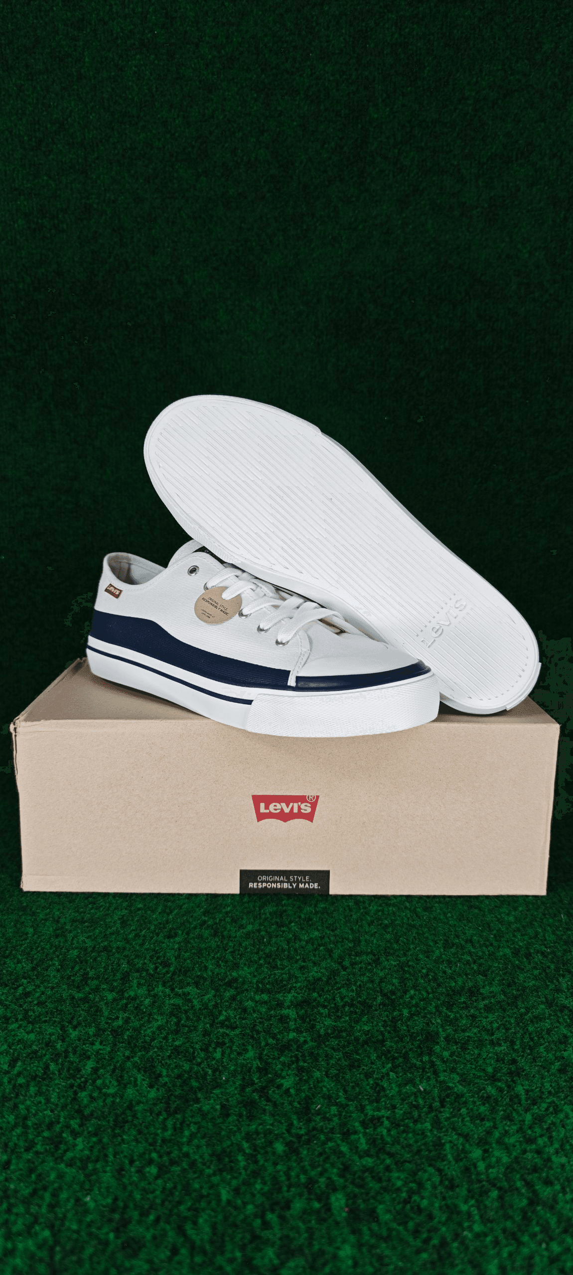 Levi’s Square Low – Blanc Brillant / Bleu Marine
