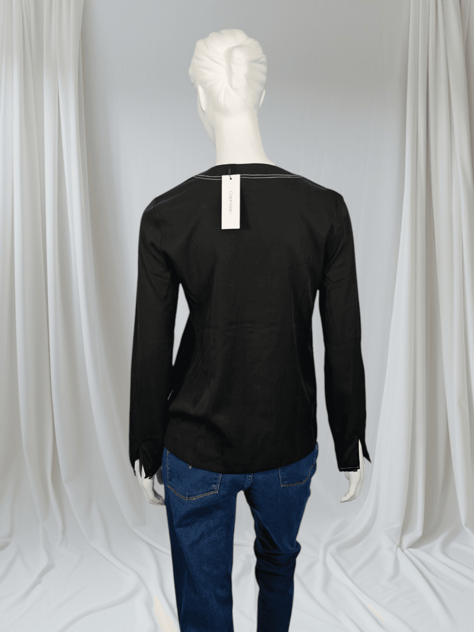 Calvin Klein – LS V-Neck Button Up Blouse