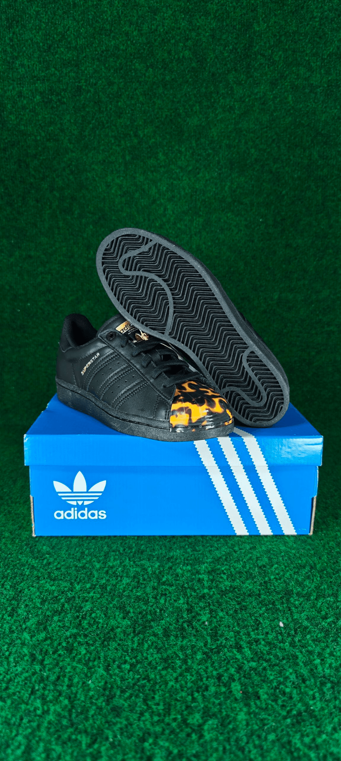 Adidas Superstar W – Noir / Or métallisé / Coque imprimée