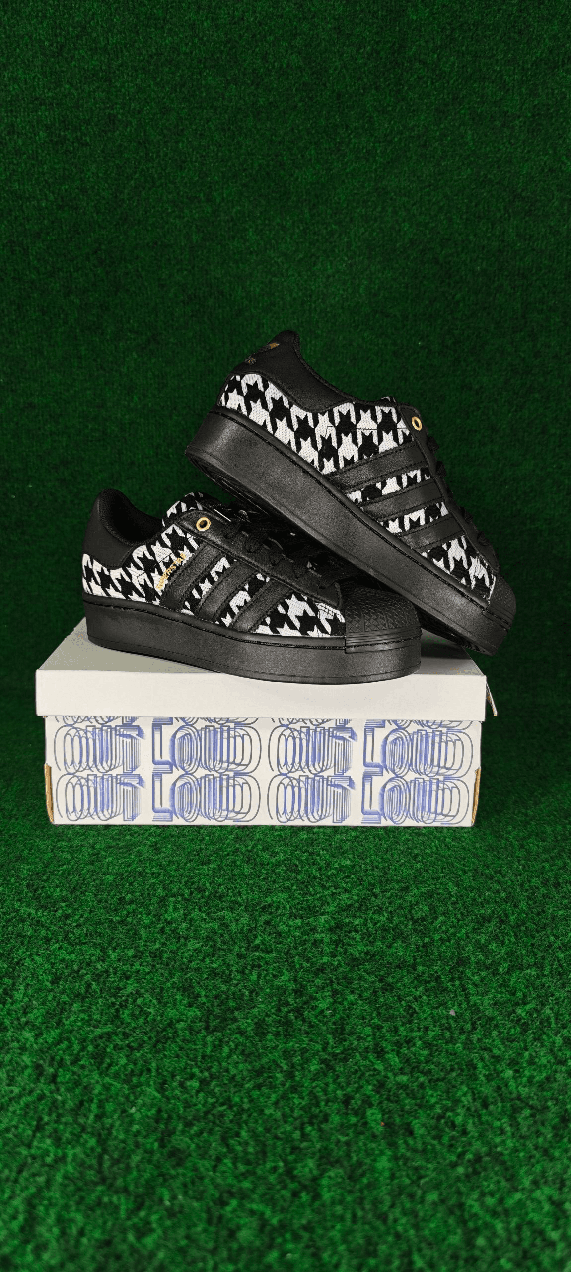 Adidas Superstar Bold W – Noir / Blanc / Détails dorés