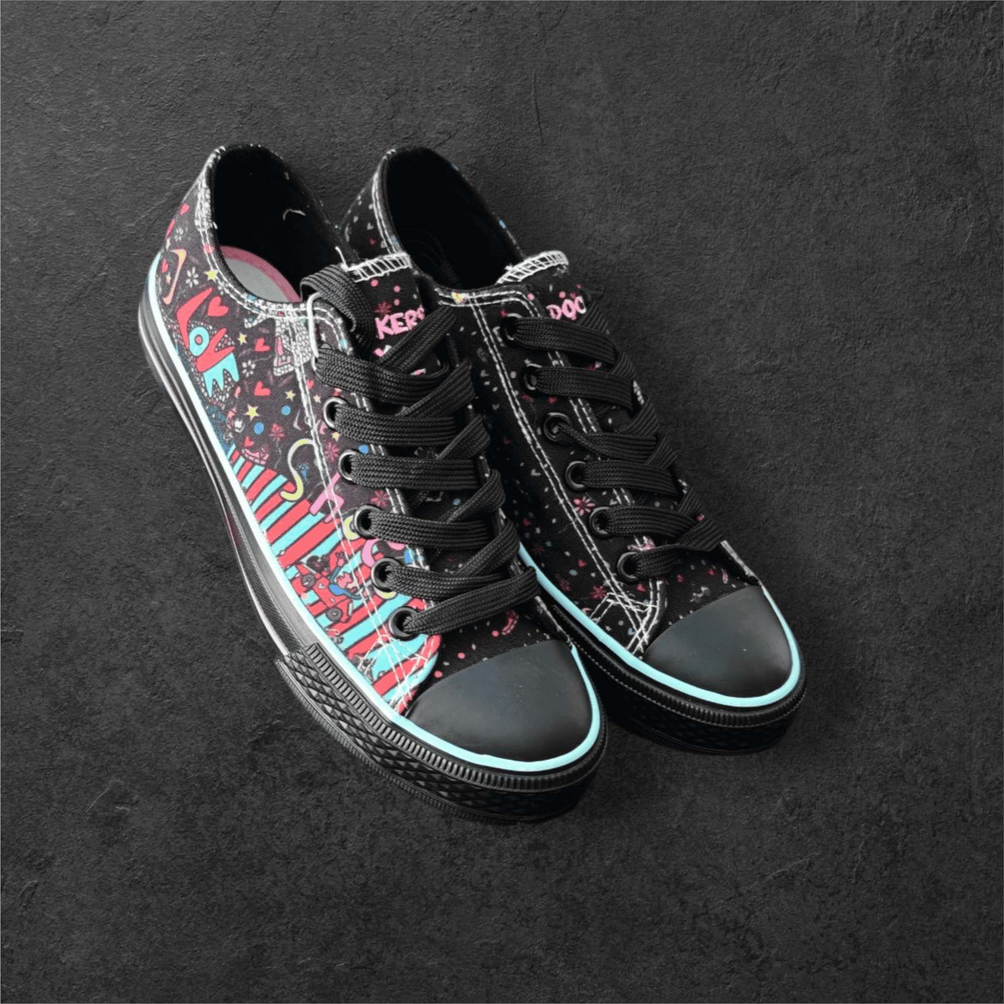Sneakers Graphiques Noires – Multicolores