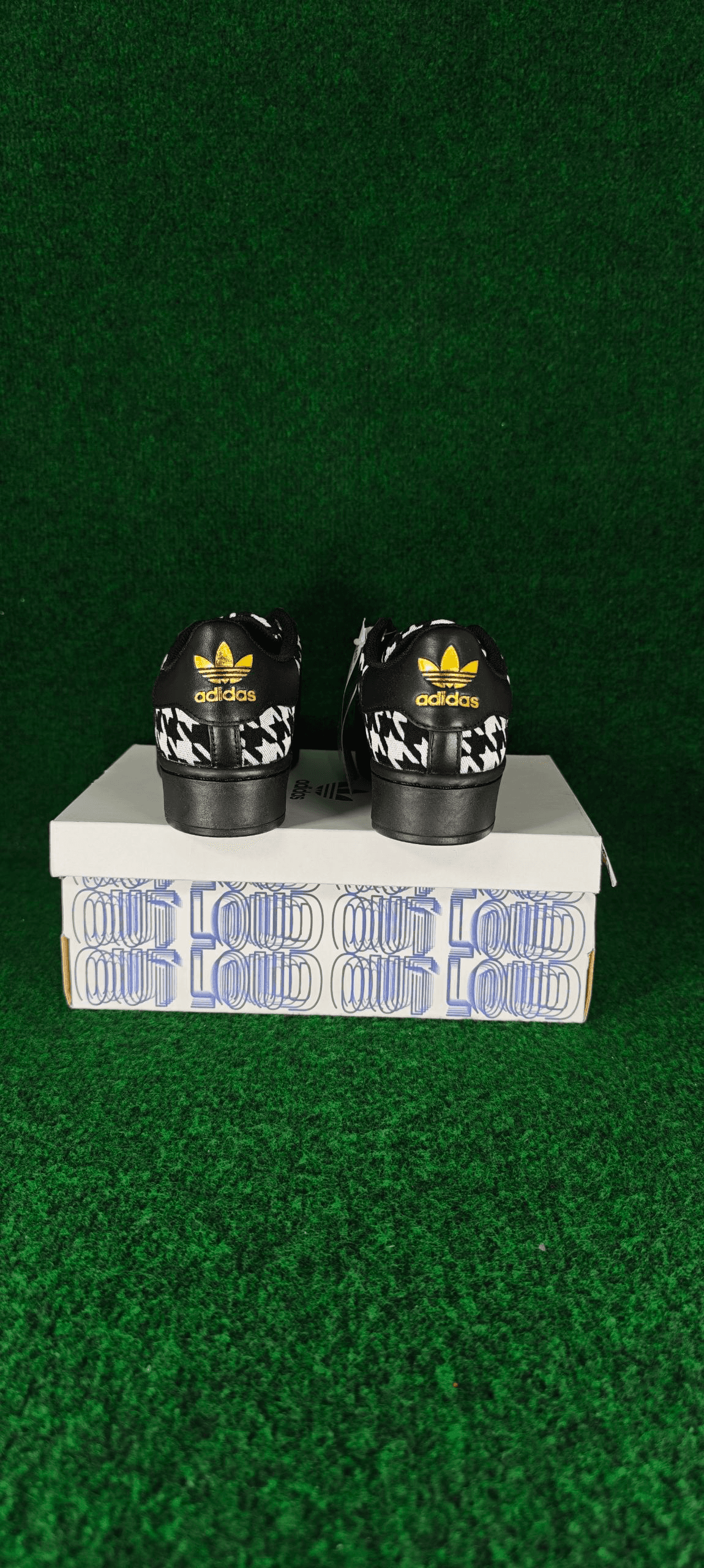 Adidas Superstar Bold W – Noir / Blanc / Détails dorés