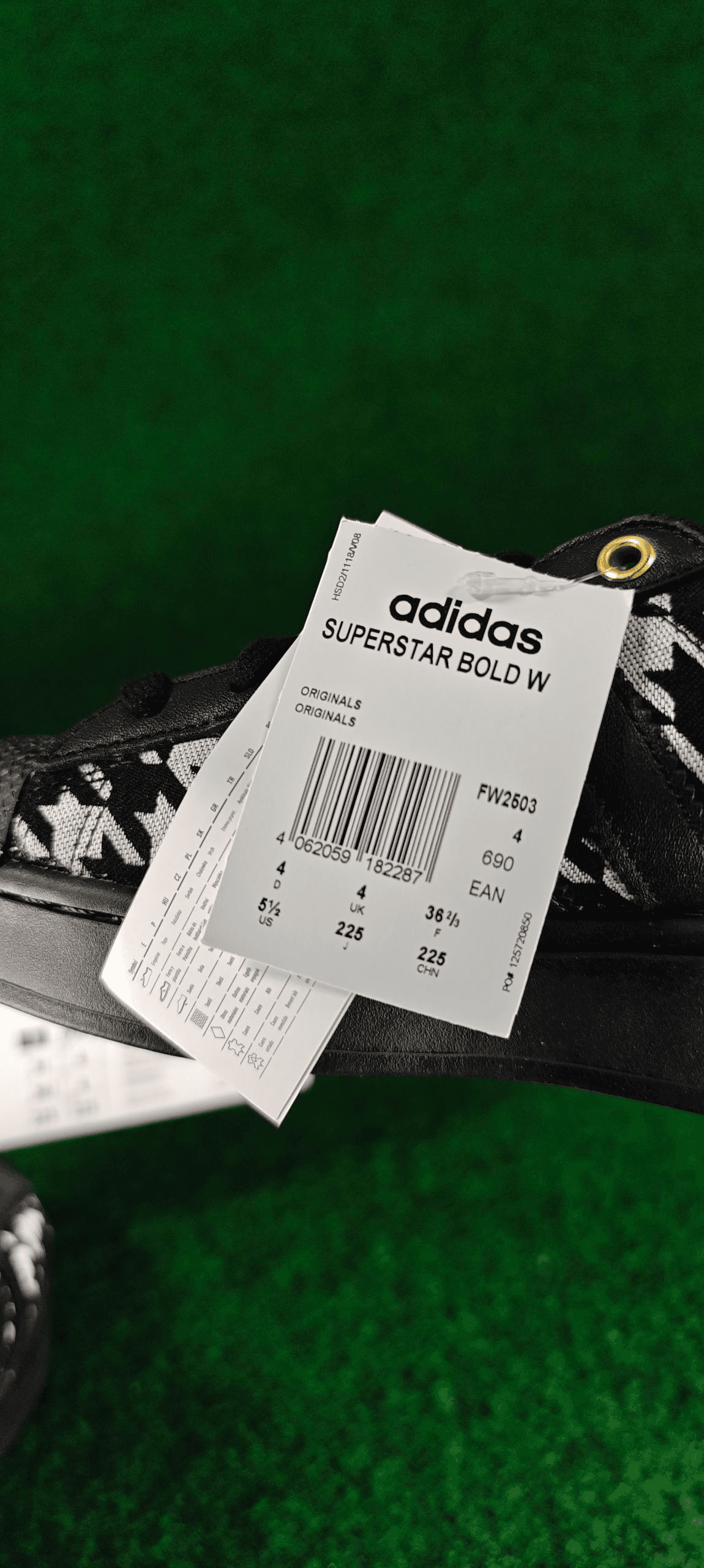 Adidas Superstar Bold W – Noir / Blanc / Détails dorés