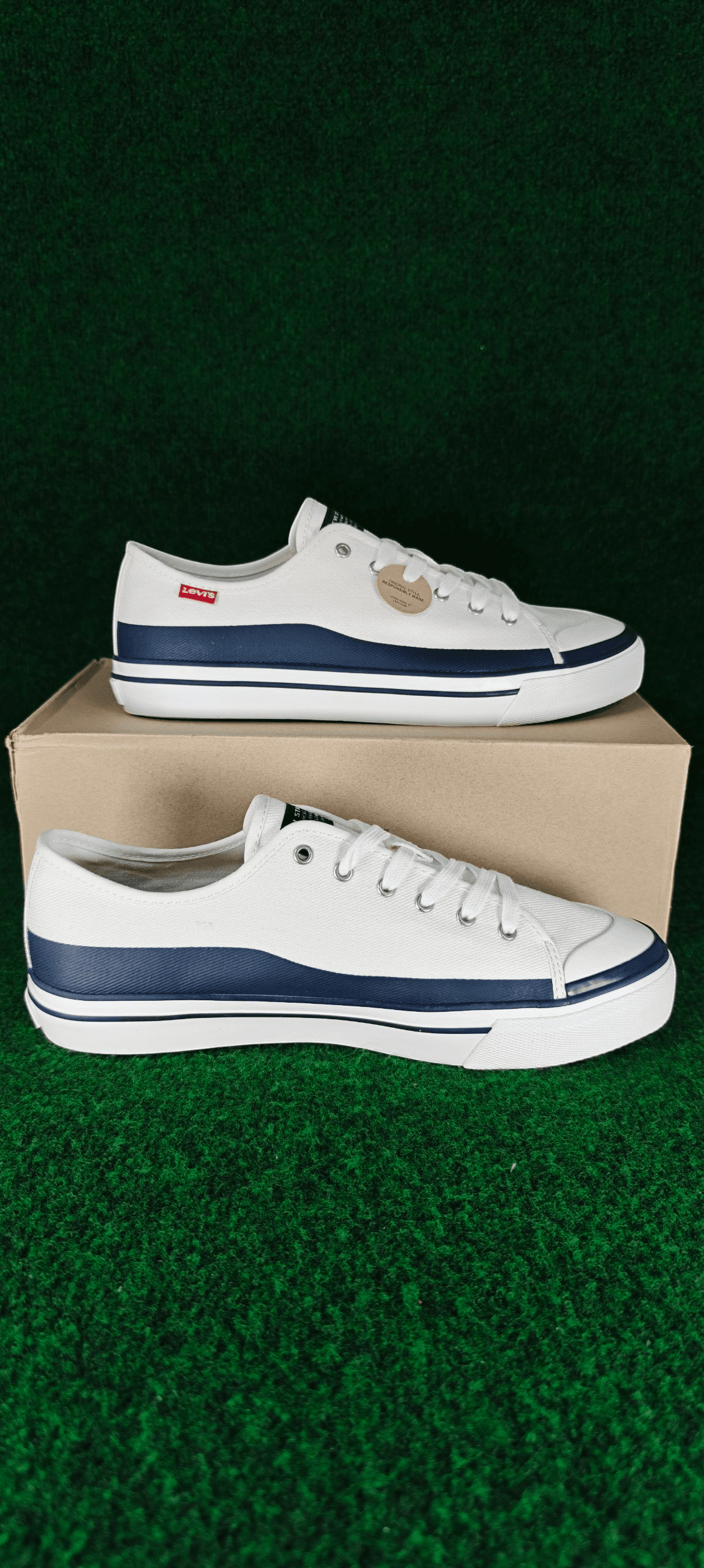Levi’s Square Low – Blanc Brillant / Bleu Marine