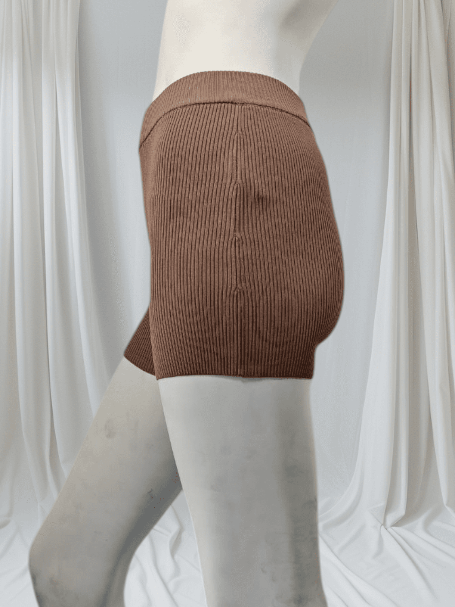Guess – Short côtelé en maille chocolat