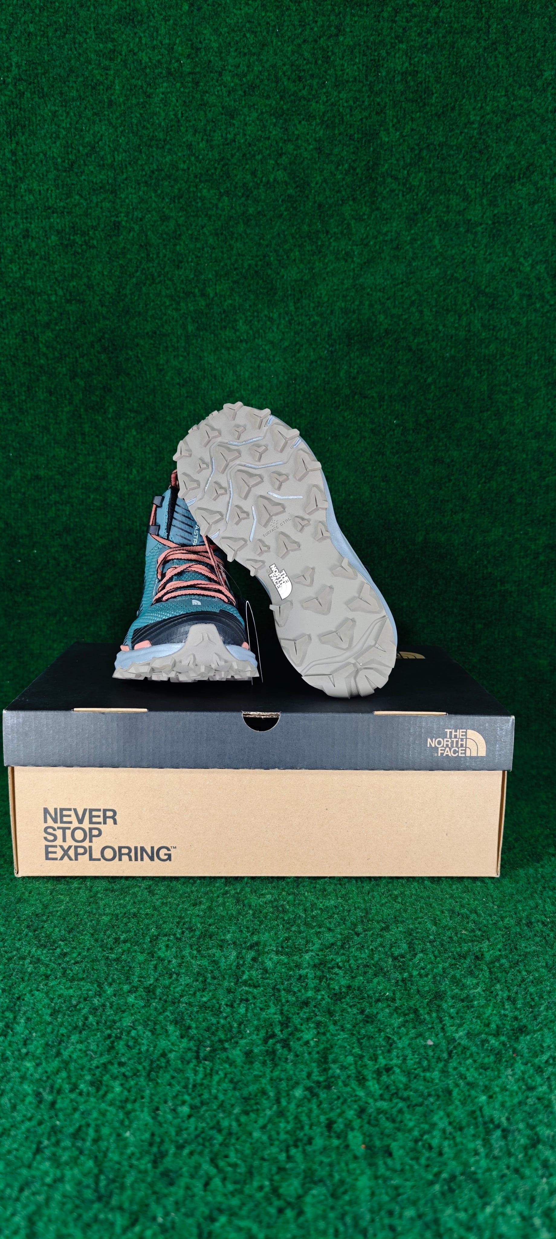 The North Face Women’s VECTIV Fastpack Mid FUTURELIGHT – Goblin Blue / TNF Black