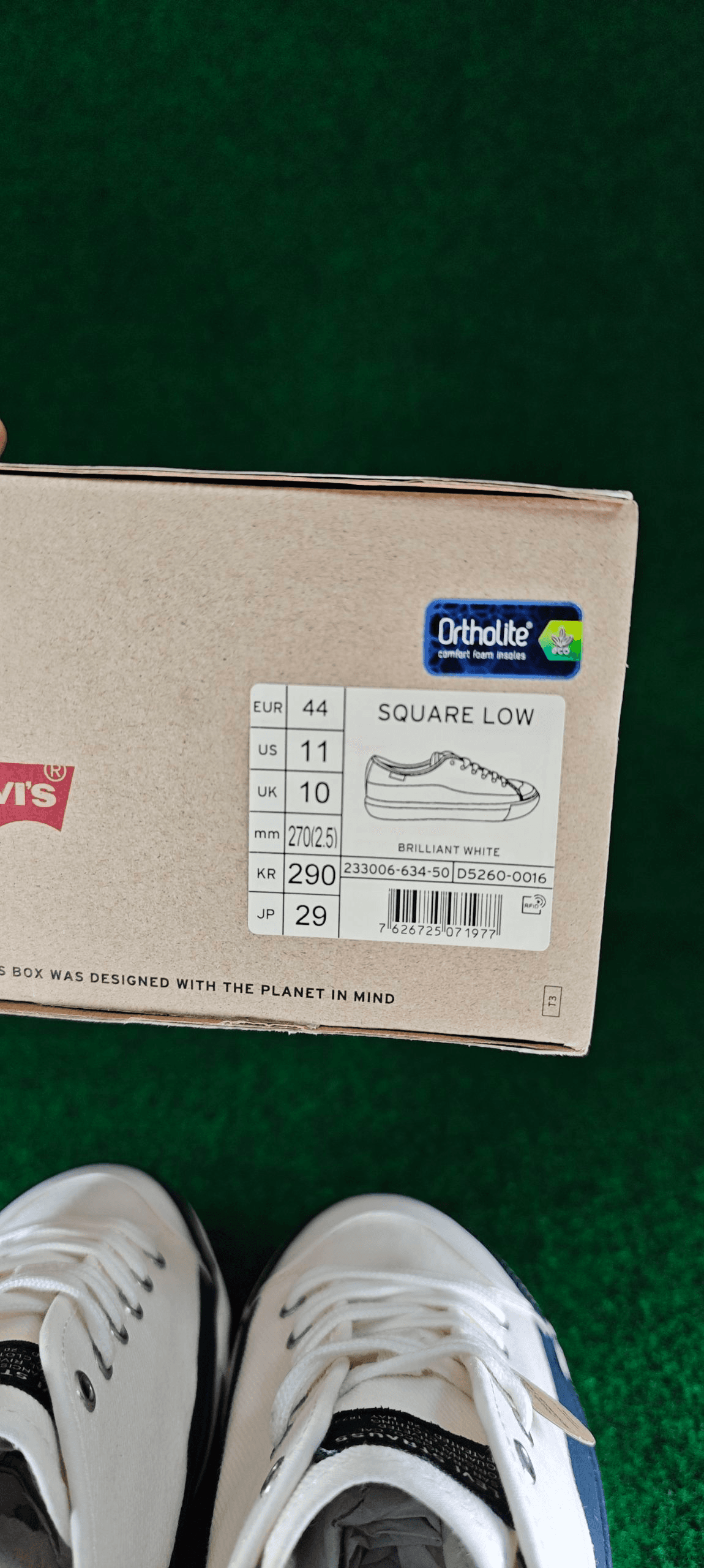 Levi’s Square Low – Blanc Brillant / Bleu Marine