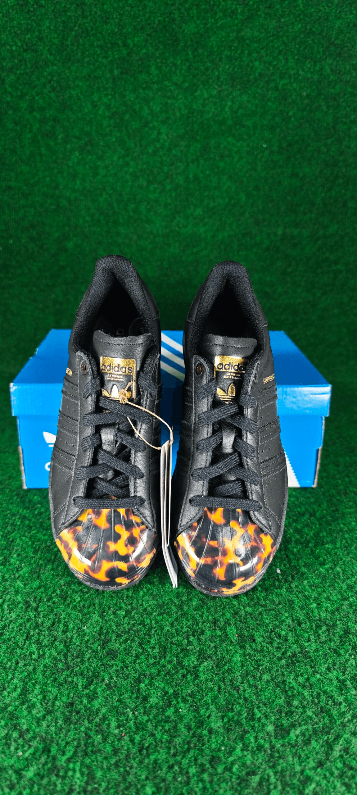 Adidas Superstar W – Noir / Or métallisé / Coque imprimée